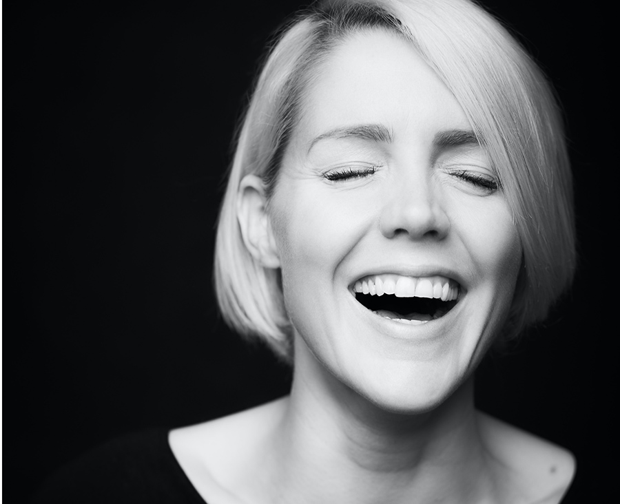 -Smile Dent Clinics - Implantologie Orală Estetică Dentară Stomatologie Digitală-Estetică Dentară