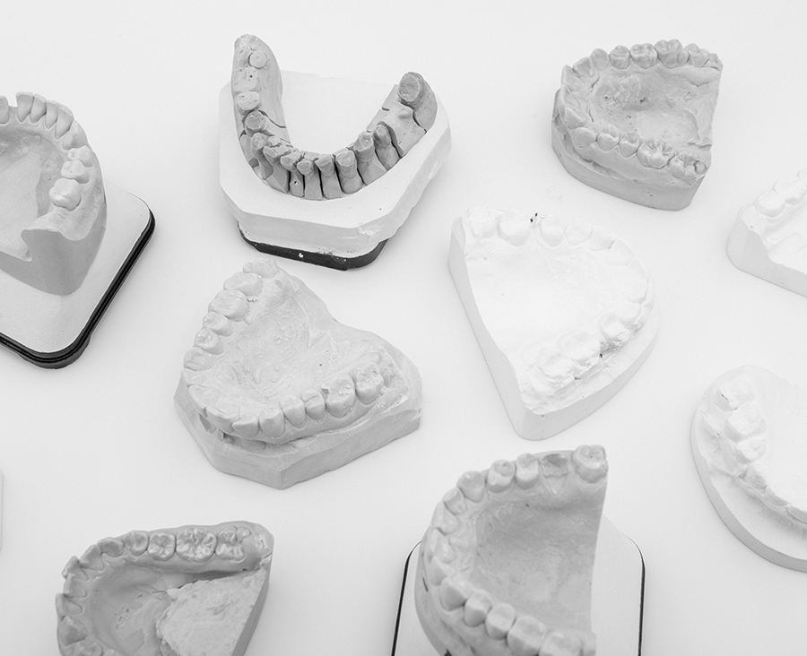 -Smile Dent Clinics - Implantologie Orală Estetică Dentară Stomatologie Digitală-Protetică