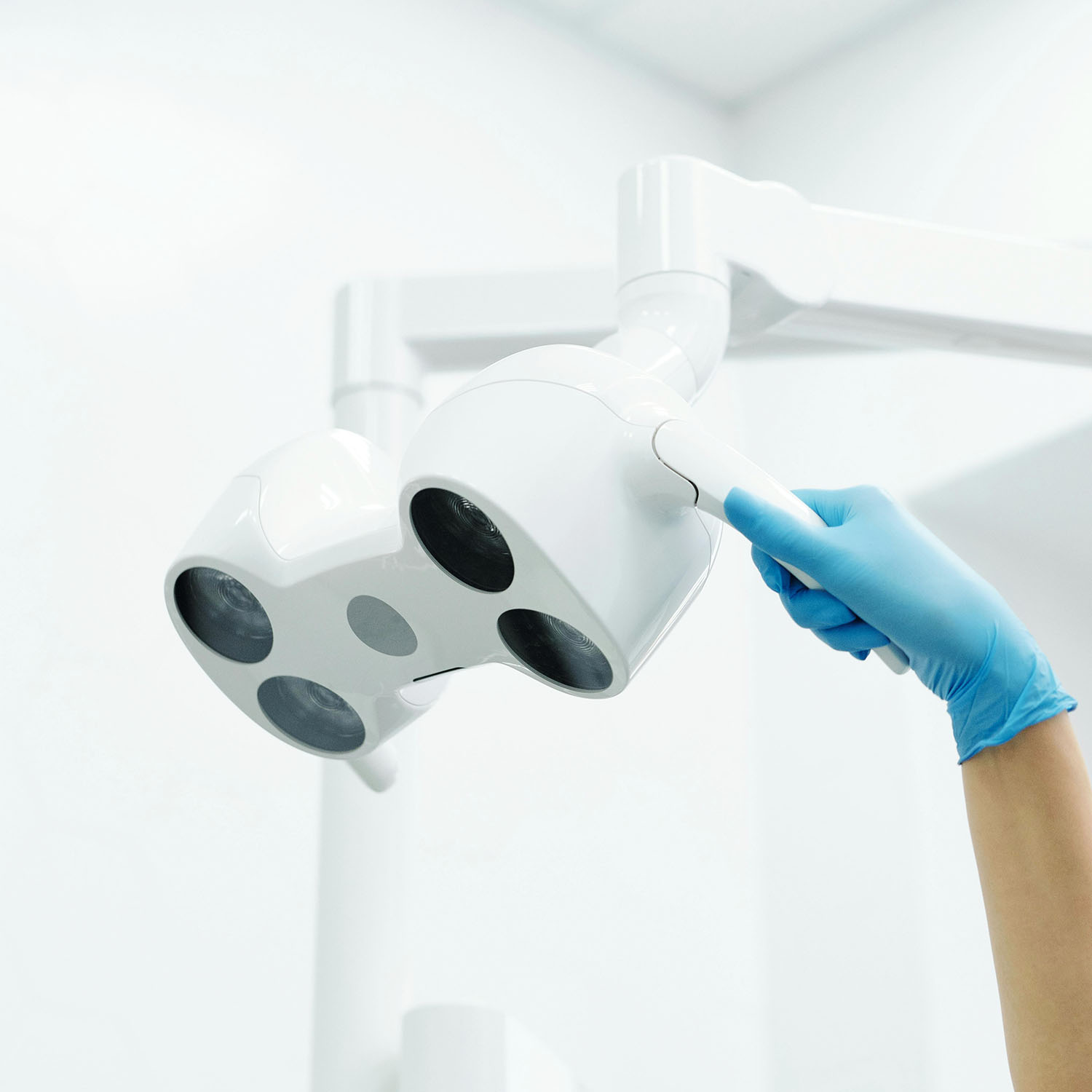 Smile Dent Clinics - Implantologie Orală Estetică Dentară Stomatologie Digitală