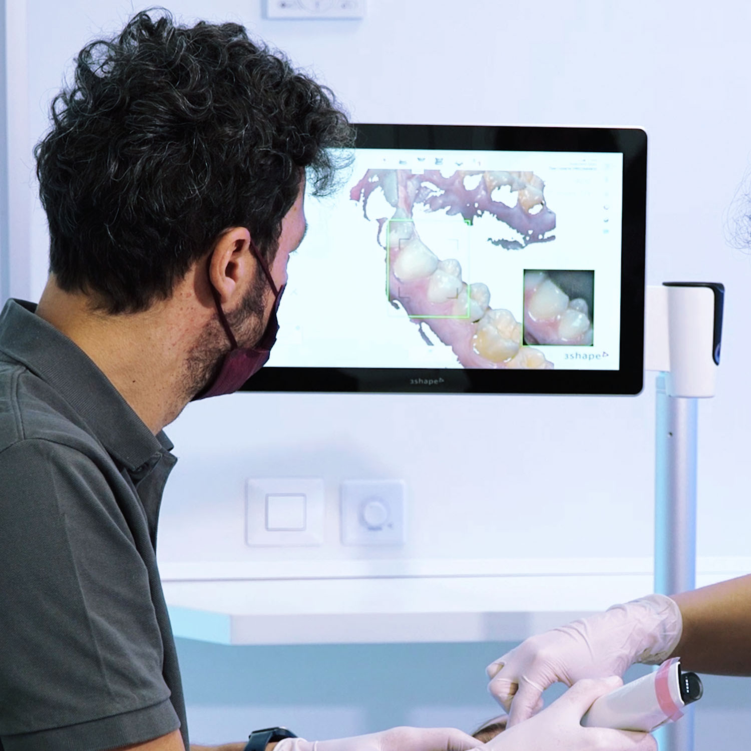Smile Dent Clinics - Implantologie Orală Estetică Dentară Stomatologie Digitală